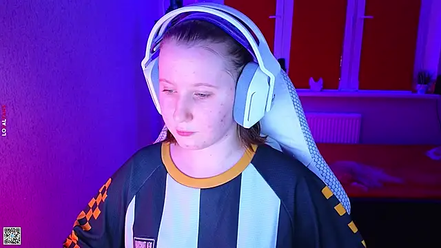 Snapshot of mon_lola chatting on November 2025 03:01:01 PM mon lola online show from November 2025 03:01:01 PM