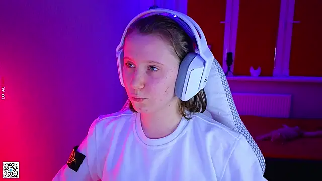 Snapshot of mon_lola chatting on November 2025 02:49:01 PM mon lola online show from November 2025 02:49:01 PM