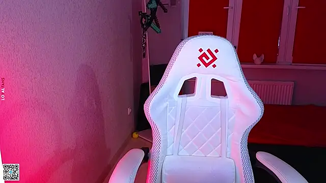 Snapshot of mon_lola chatting on November 2025 04:06:01 PM mon lola online show from November 2025 04:06:01 PM