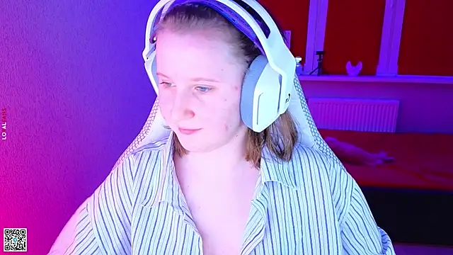 Snapshot of mon_lola chatting on November 2025 02:27:02 PM mon lola online show from November 2025 02:27:02 PM