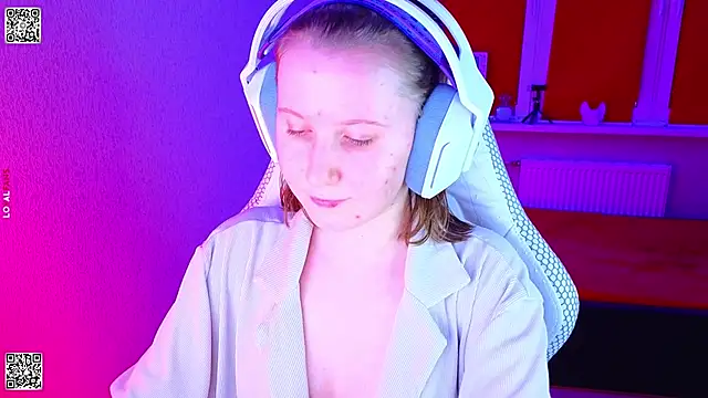 Snapshot of mon_lola chatting on November 2025 03:15:02 PM mon lola online show from November 2025 03:15:02 PM