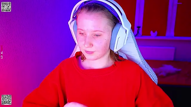 Snapshot of mon_lola chatting on December 2025 04:57:02 PM mon lola online show from December 2025 04:57:02 PM