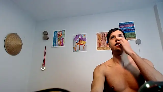 Snapshot of HOTLATINO2025 chatting on October 2025 03:53:01 PM HOTLATINO2025 online show from October 2025 03:53:01 PM