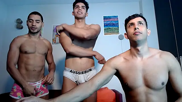 Snapshot of HOTLATINO2025 chatting on October 2025 04:29:02 PM HOTLATINO2025 online show from October 2025 04:29:02 PM