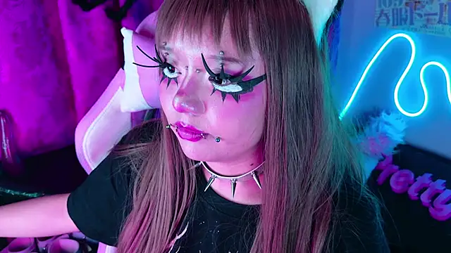 LaytonBox online show from March 2025 02:47:02 AM