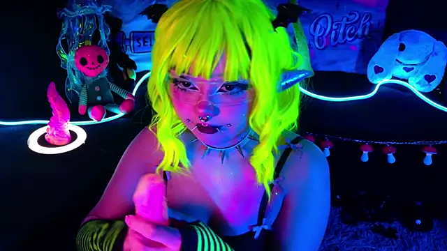 LaytonBox online show from October 2025 01:32:02 PM