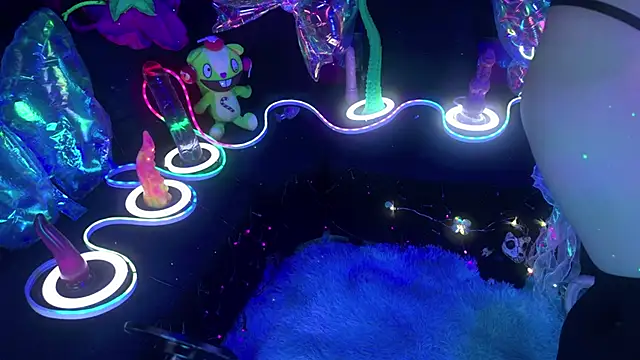 LaytonBox online show from April 2026 12:43:01 PM