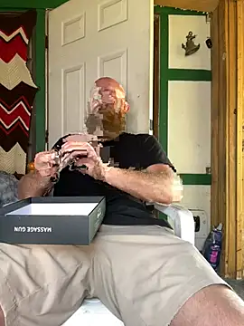 Snapshot of 32XRedBeard chatting on April 2026 09:04:01 PM 32XRedBeard online show from April 2026 09:04:01 PM
