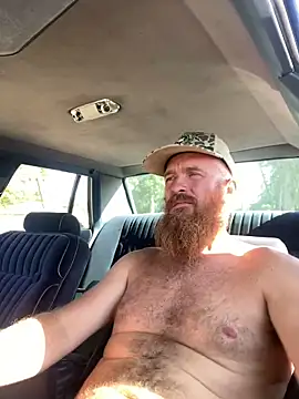 Snapshot of 32XRedBeard chatting on April 2026 08:55:01 PM 32XRedBeard online show from April 2026 08:55:01 PM