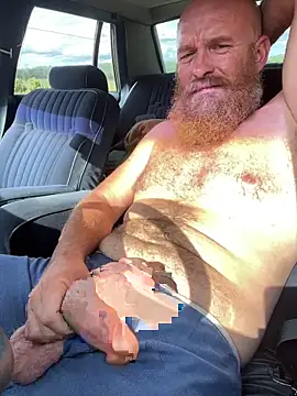 Snapshot of 32XRedBeard chatting on April 2026 08:54:02 PM 32XRedBeard online show from April 2026 08:54:02 PM