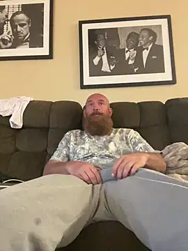 Snapshot of 32XRedBeard chatting on April 2026 11:58:01 PM 32XRedBeard online show from April 2026 11:58:01 PM