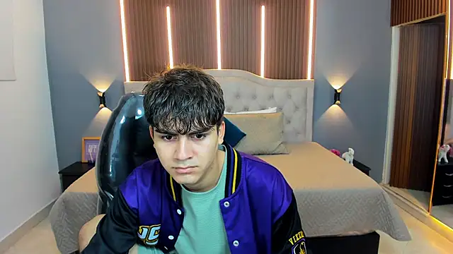 Tommy18   online show from November 2025 03:32:02 AM