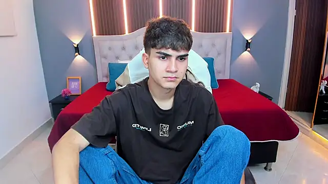 Tommy18   online show from February 2026 03:35:01 AM