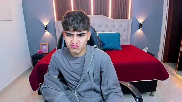 Tommy18   online show from February 2026 03:36:02 AM