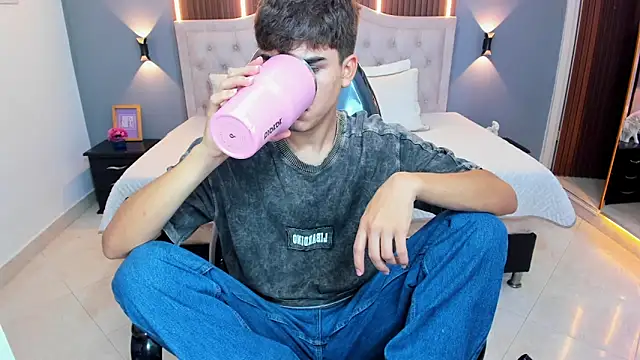 Tommy18   online show from February 2026 03:29:02 AM