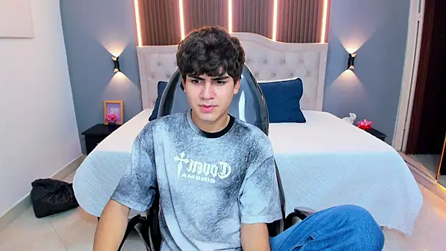 Tommy18   online show from April 2026 03:50:02 AM