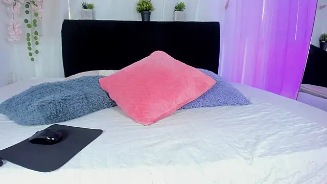 Bonny and carrot online show from December 2025 06:48:01 PM