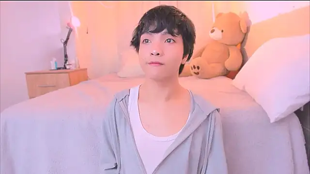 AllanYong18 online show from October 2025 12:52:02 PM