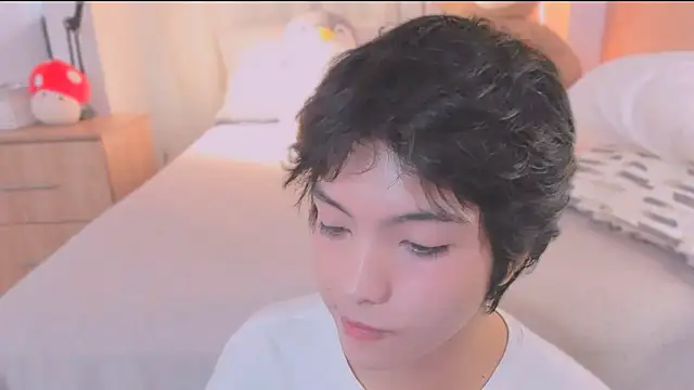 Snapshot of AllanYong18 chatting on February 2026 02:05:01 PM AllanYong18 online show from February 2026 02:05:01 PM