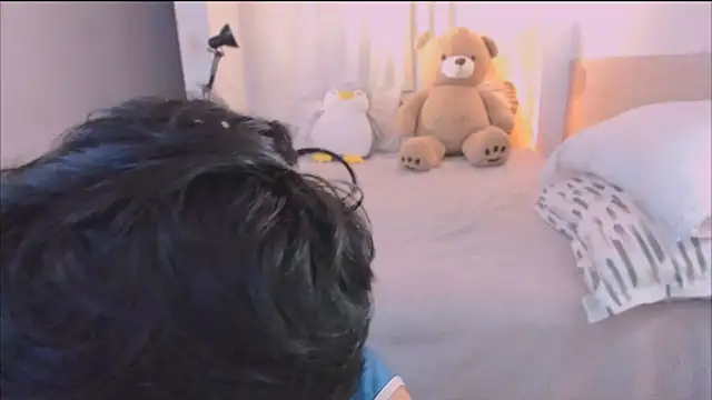 AllanYong18 online show from March 2026 11:07:02 AM