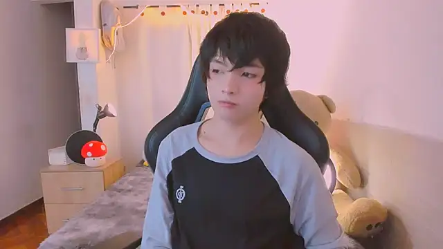 AllanYong18 online show from April 2026 04:44:02 AM