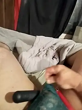 Snapshot of ludov17 chatting on January 2025 11:43:02 PM ludov17 online show from January 2025 11:43:02 PM