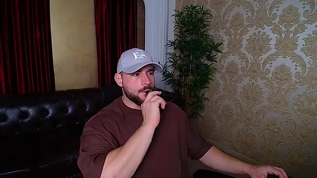 Snapshot of AdamJamesonn chatting on November 2025 05:17:01 AM AdamJamesonn online show from November 2025 05:17:01 AM