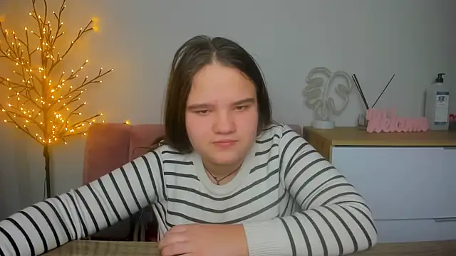 AdeleCruz online show from February 2025 04:44:01 PM