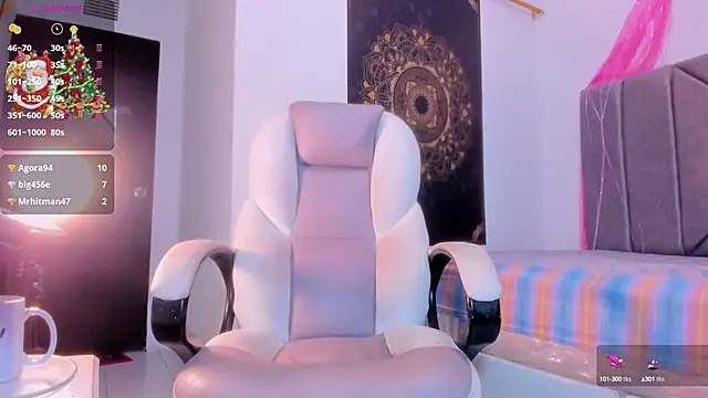 Snapshot of giorgia_jones chatting on January 2025 06:01:02 PM giorgia jones online show from January 2025 06:01:02 PM