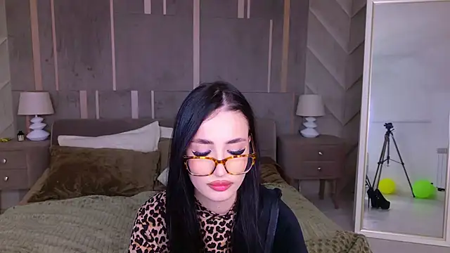 Snapshot of EmmaLawrens chatting on February 2025 03:27:01 PM EmmaLawrens online show from February 2025 03:27:01 PM