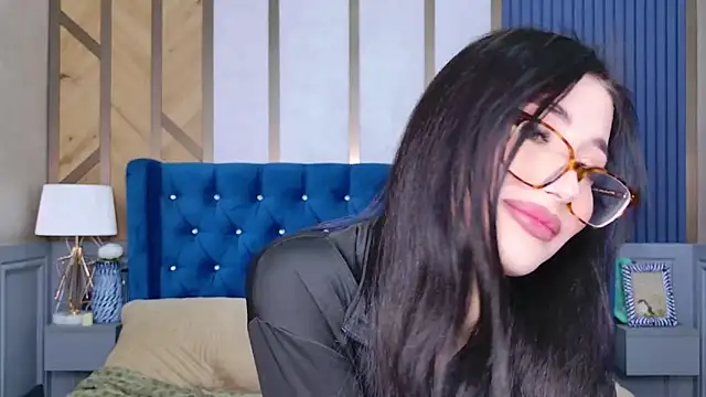 Snapshot of EmmaLawrens chatting on February 2025 04:14:01 PM EmmaLawrens online show from February 2025 04:14:01 PM