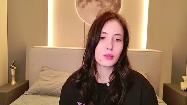 Snapshot of EmmaLawrens chatting on February 2026 08:54:01 PM EmmaLawrens online show from February 2026 08:54:01 PM