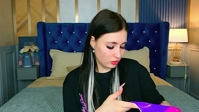 EmmaLawrens online show from April 2026 10:49:02 AM