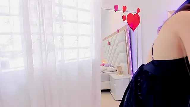 Snapshot of MiaQueen021 chatting on February 2025 03:36:02 PM MiaQueen021 online show from February 2025 03:36:02 PM