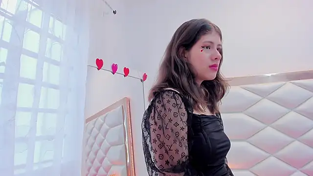 Snapshot of MiaQueen021 chatting on March 2025 01:12:02 PM MiaQueen021 online show from March 2025 01:12:02 PM