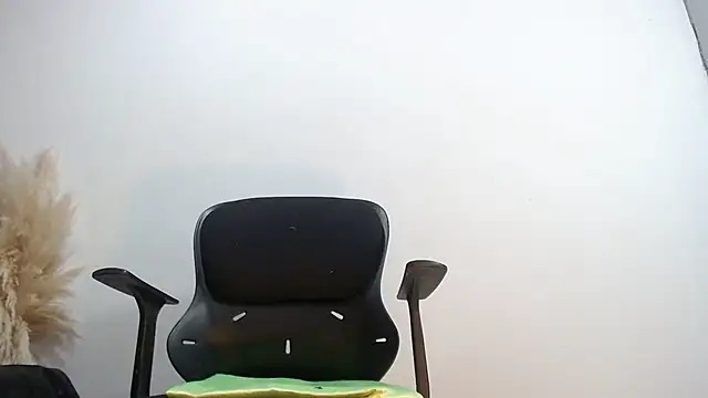 Snapshot of RAICHELLCOOPER1 chatting on September 2025 05:34:01 PM RAICHELLCOOPER1 online show from September 2025 05:34:01 PM