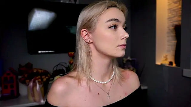 ileanacampbe online show from February 2025 05:28:02 AM