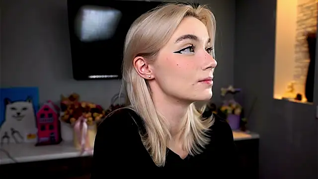 ileanacampbe online show from February 2025 05:20:01 AM