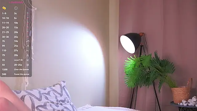 LinnHigh online show from October 2025 04:36:02 PM