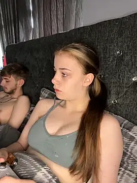 Snapshot of VioletxBlue chatting on September 2025 10:37:01 AM VioletxBlue online show from September 2025 10:37:01 AM