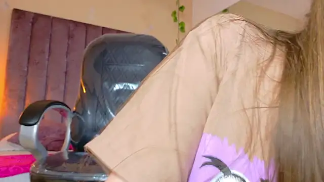 Dahlia Rousse online show from April 2026 12:11:02 AM