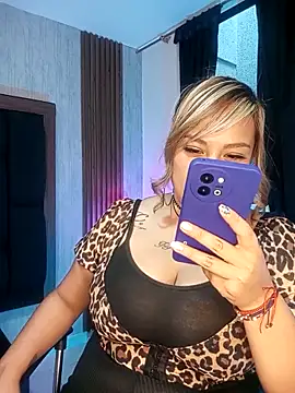 Elise-Leyton online show from December 2025 07:54:02 PM