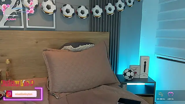 Snapshot of Elise-Leyton chatting on June 2026 02:24:02 AM Elise-Leyton online show from June 2026 02:24:02 AM