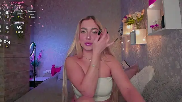 Mika Rayy online show from November 2025 08:20:01 PM