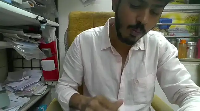 Snapshot of cute_modell chatting on February 2025 12:57:02 PM cute modell online show from February 2025 12:57:02 PM