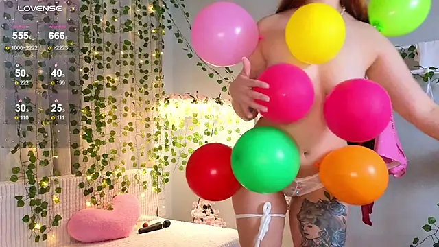 KiraBriis online show from November 2025 01:06:01 PM