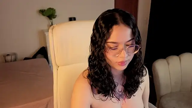 Renaxi Smith online show from October 2025 07:56:02 PM