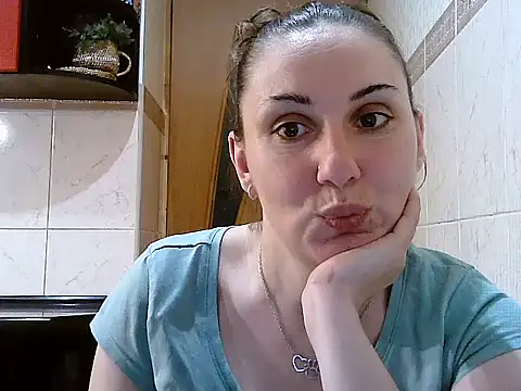 Yuliia30 online show from April 2026 06:24:02 PM