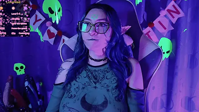 Kimlennox  online show from February 2026 01:42:01 PM