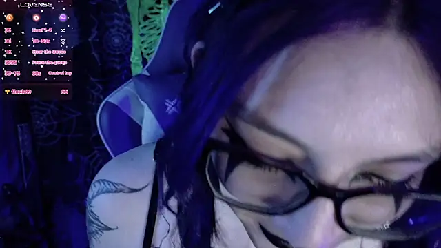 Kimlennox  online show from April 2026 01:45:02 PM